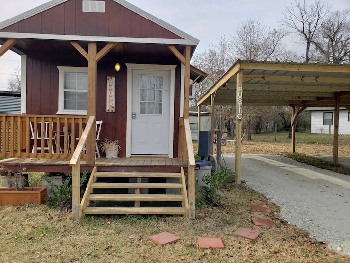 Rustic Corner Cabin Cabins for Rent in Lufkin, Texas, United States