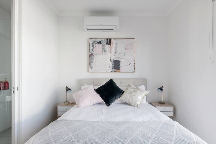 Perfect Port Melbourne Townhouse gallery image 5