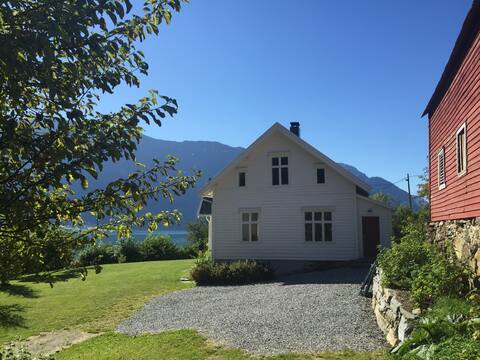 Klokkarhaugen in Luster,
Dalsdalen 32
6872 Luster