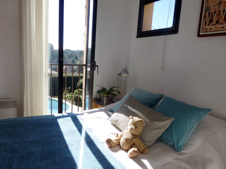 Საძინებელი, 140 სმ ორადგილიანი საწოლი.