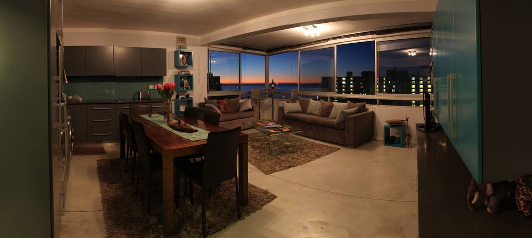 Stunning Ocean Views Central Apt.
