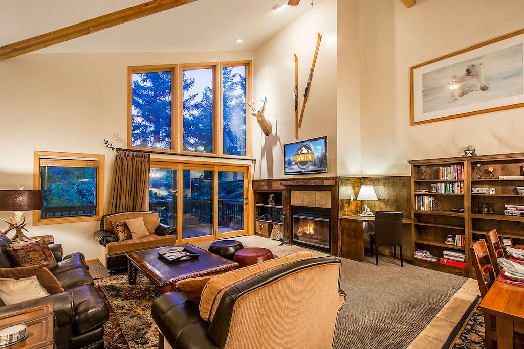 Huge Living area with vaulted ceilings