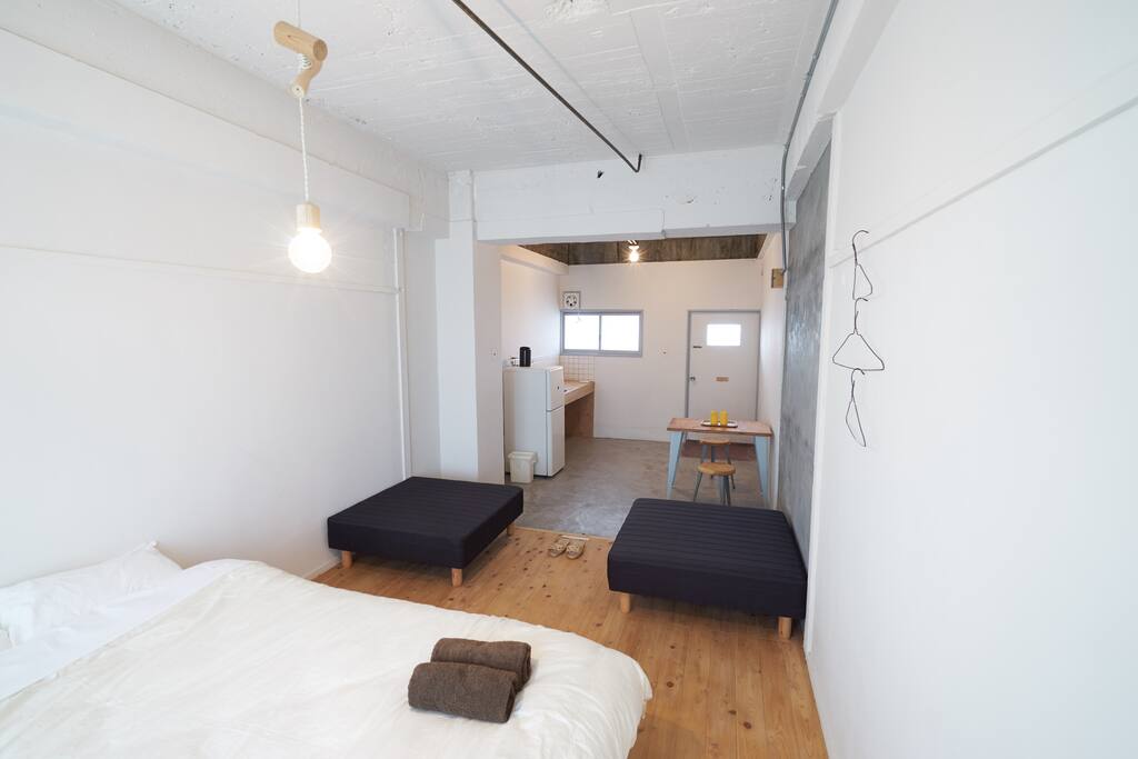 Free wifi, washbasin, refrigerator,air conditioning, heating, complete.