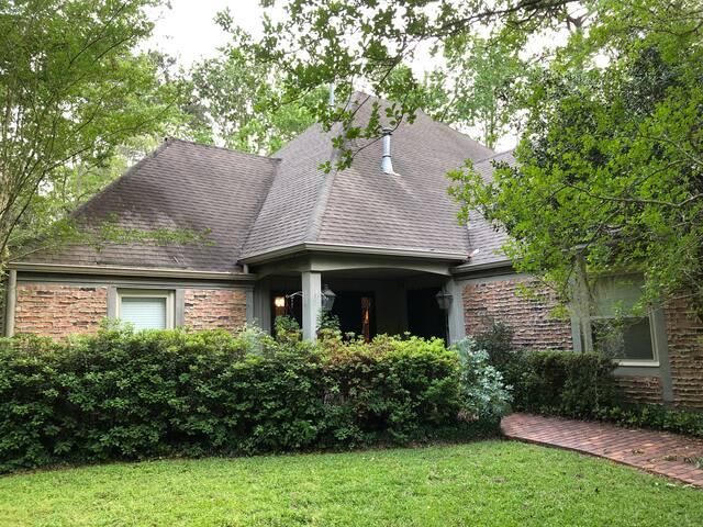 Tchefuncte Gardens Upstairs