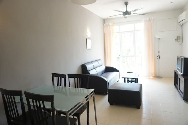 Batu Ferringhi- cozy apartment off beach