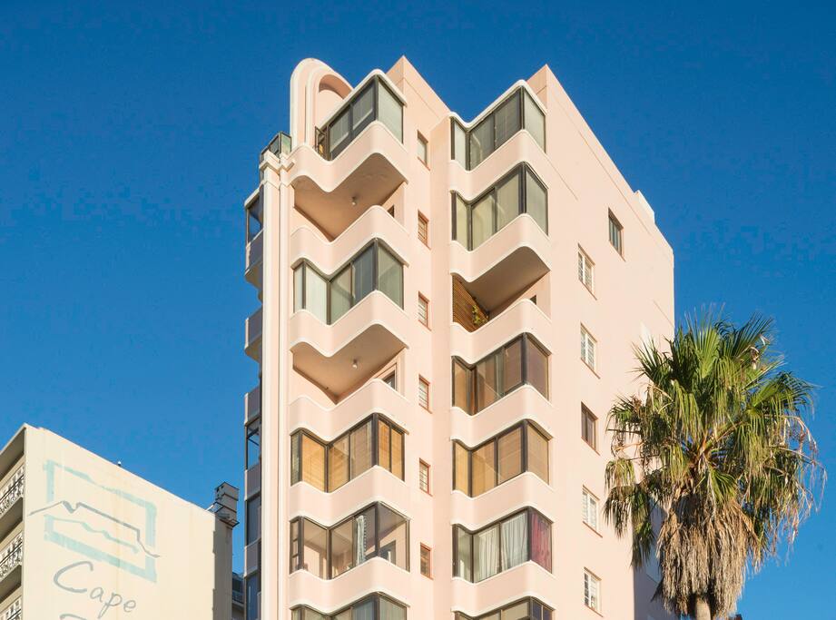 ARCHITECTURAL LANDMARK | 5-Star Location -Photo by David Southwood
