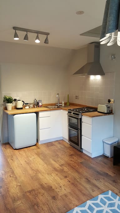 The private kitchenette with oven