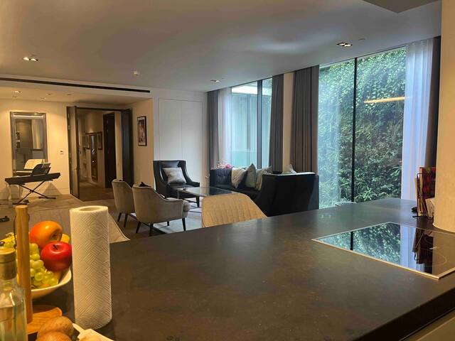 007’s Apartment gallery image 3