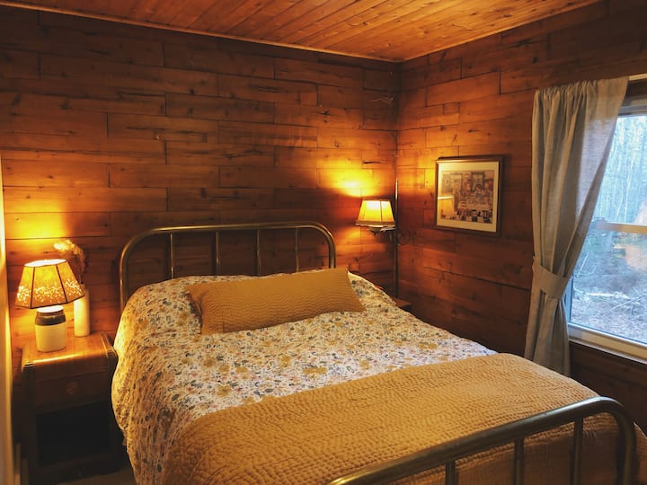 Full bed bedroom