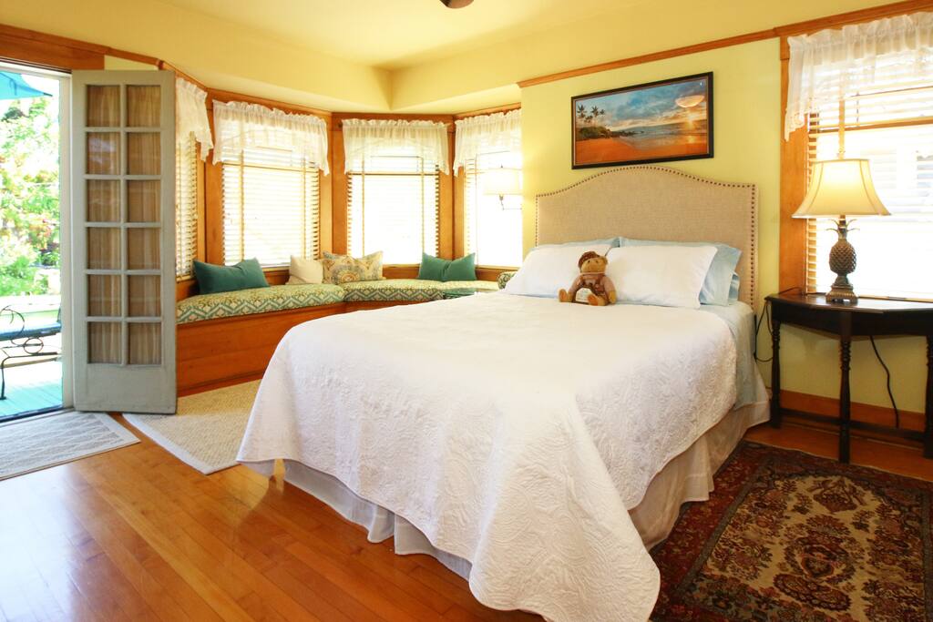 A very comfortable queen size bed.