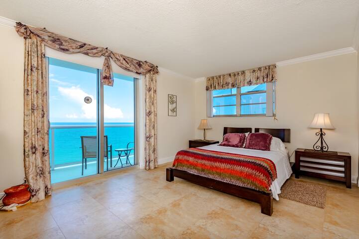 The Tides Condominium gallery image 5