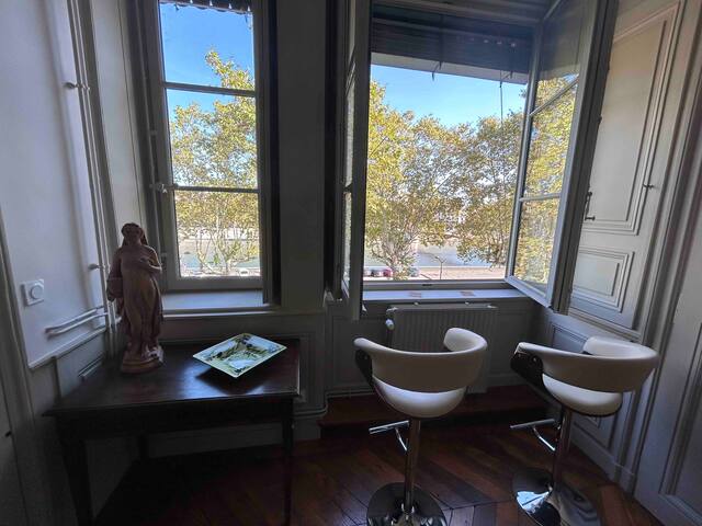 Les 24 colonnes / vue sur les quais gallery image 5