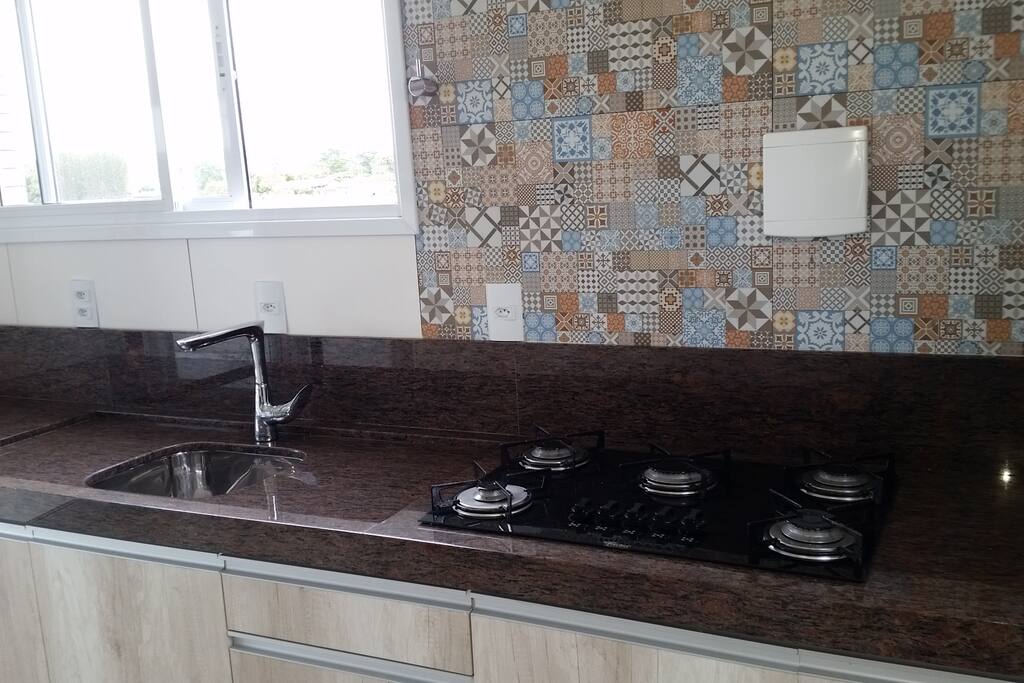 Cozinha superior lado Geladeira