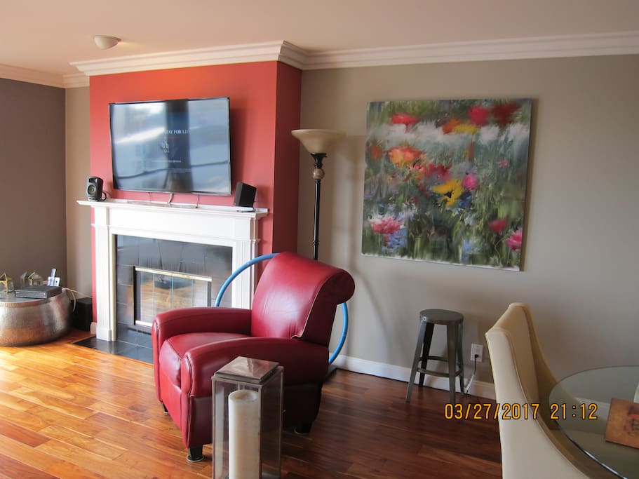 Flat screen TV, gas fireplace, Internet and Cable