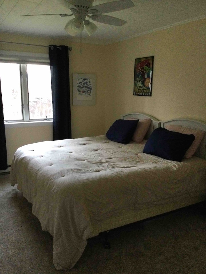 Comfortable Bedroom W/ Separate Bath In Stowe Vt - Stowe, VT