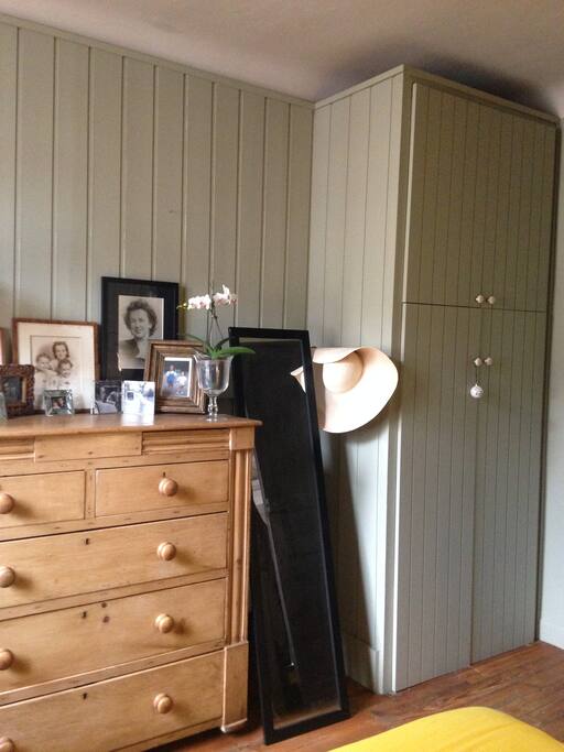 Chambre 1 vue sur toits