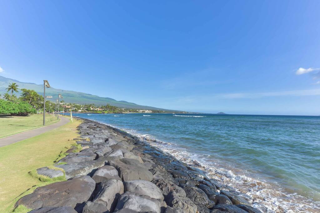 The studio is just 1 mile from kalama Park.