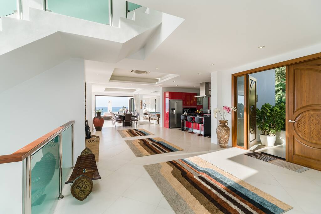 Main floor and entrance