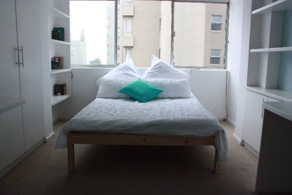 Second bedroom with clear view to sea