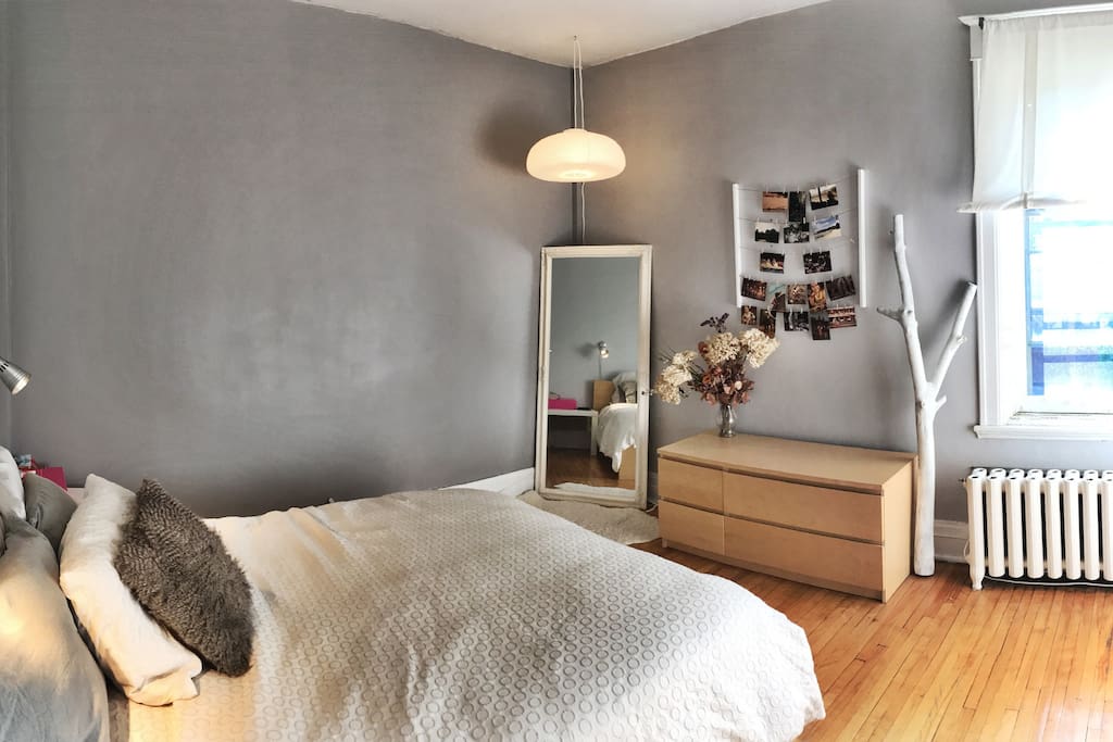 Master bedroom with queen pillowtop mattress