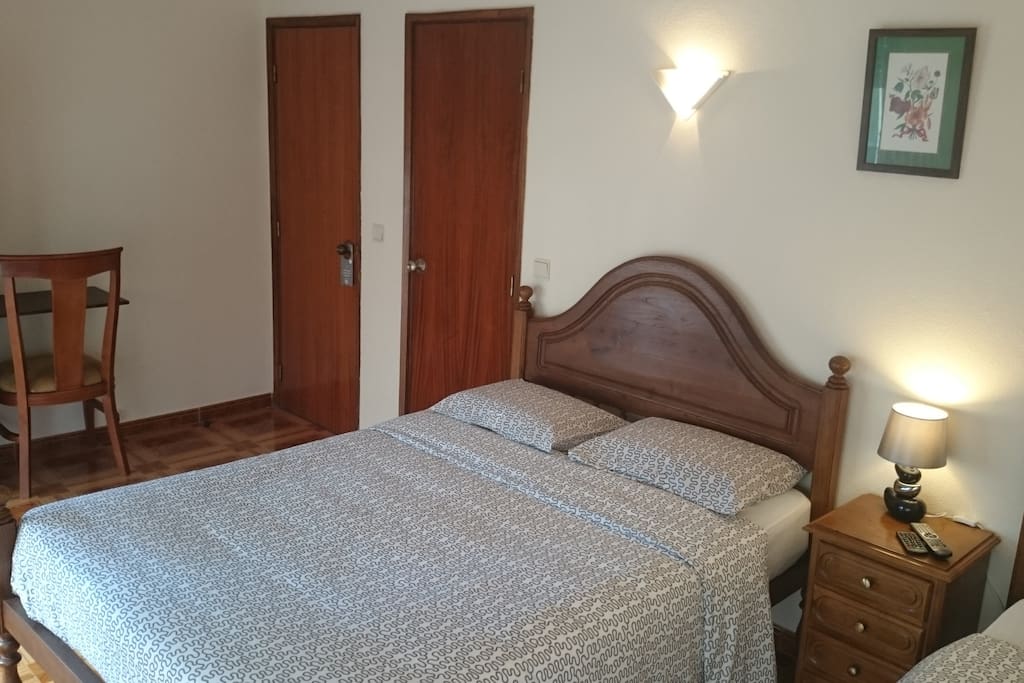 Quarto triplo com varanda