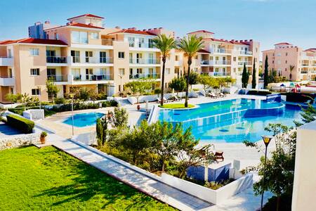 Elysia Park 2 bedroom apartment. Indoor pool