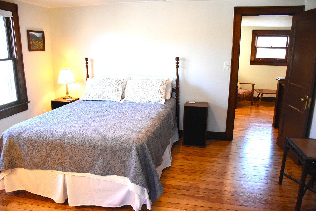 1 ห้องนอน - เตียงควีนไซส์ + เตียงเดี่ยว