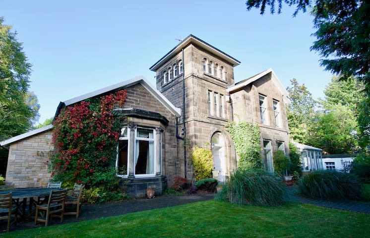 Morningside villa w/room + private courtyard entry