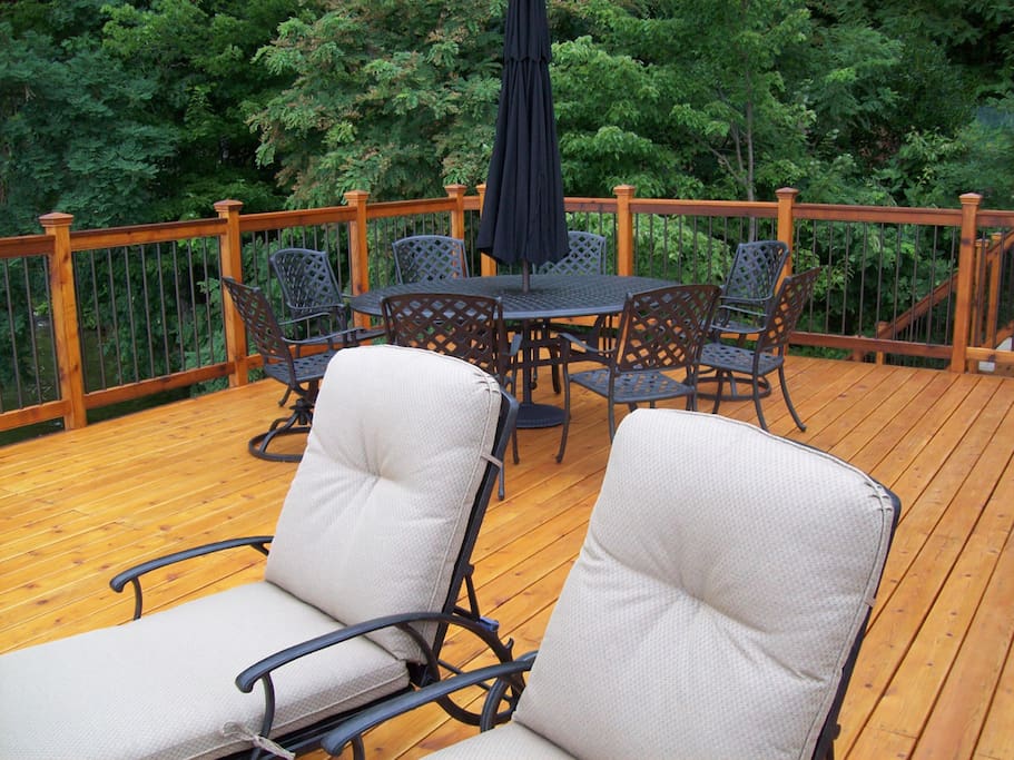 Upper Level Dock & Lounge Chairs