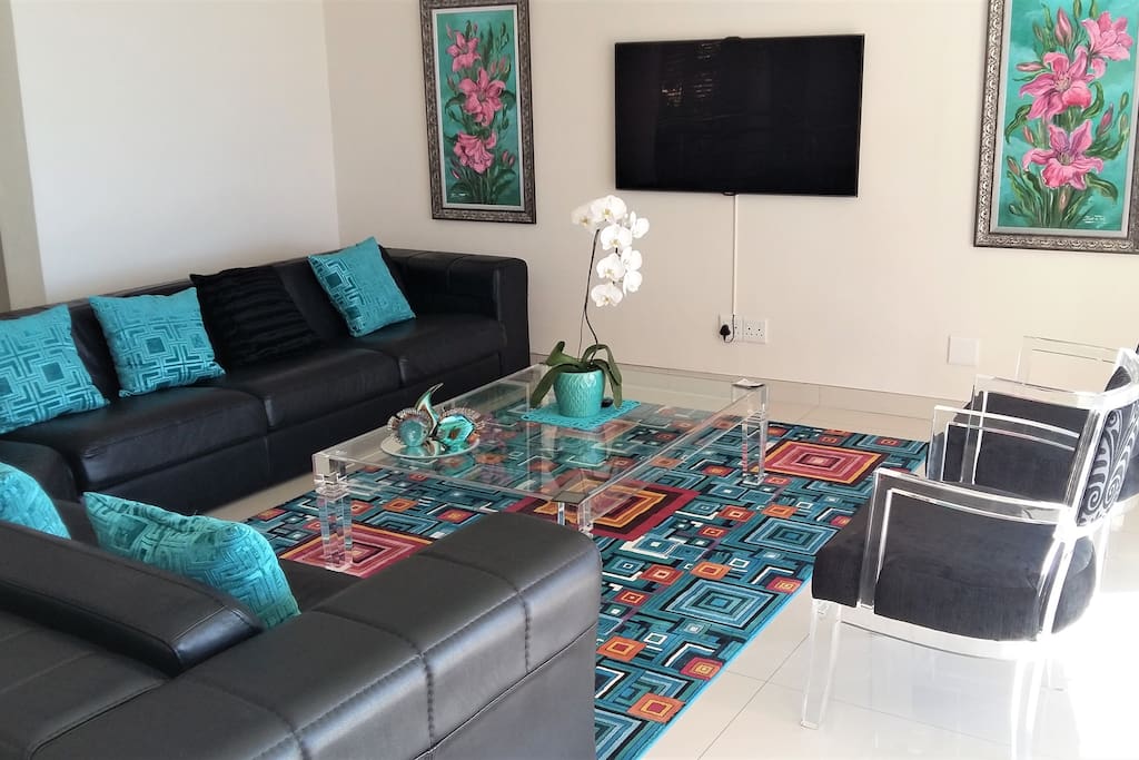 Second tv lounge