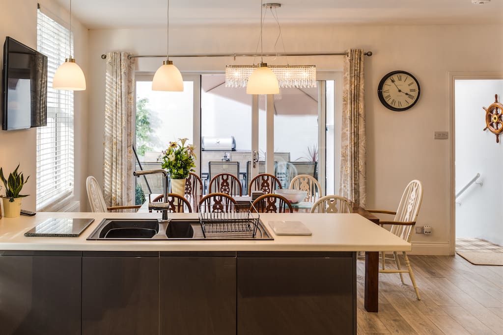 Kitchen/Dining Area