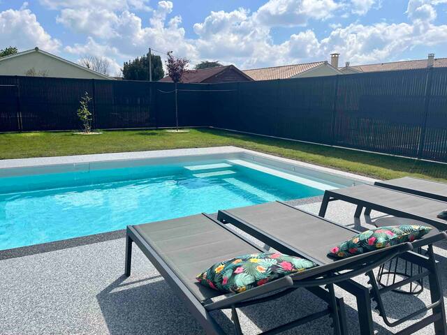 Maison moderne avec piscine gallery image 2