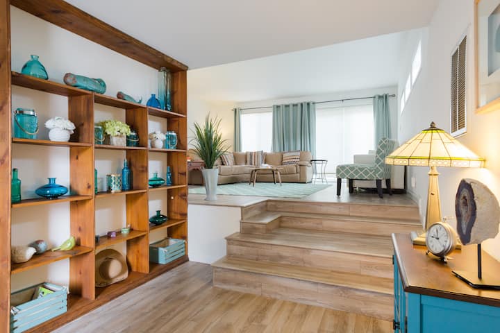 بينما تدخل... 