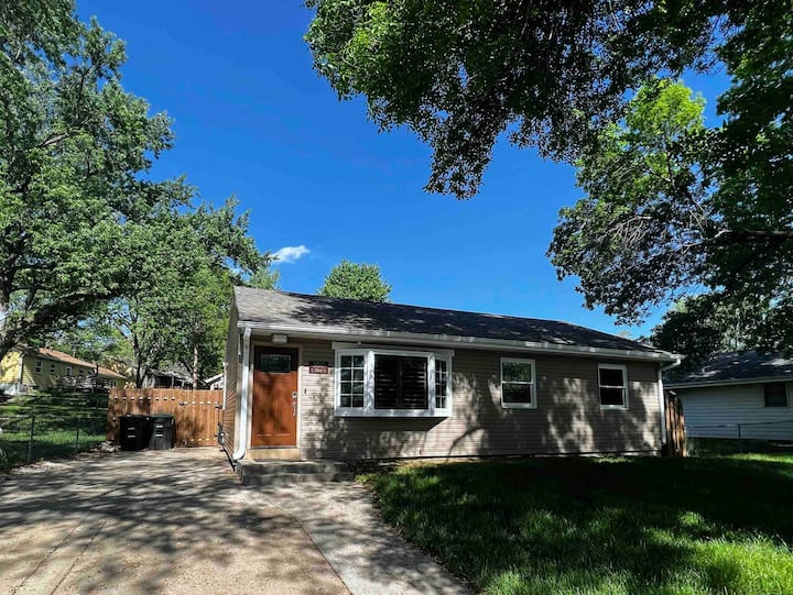 The Westgate Escape Centrally Located Modern Home Houses for Rent in