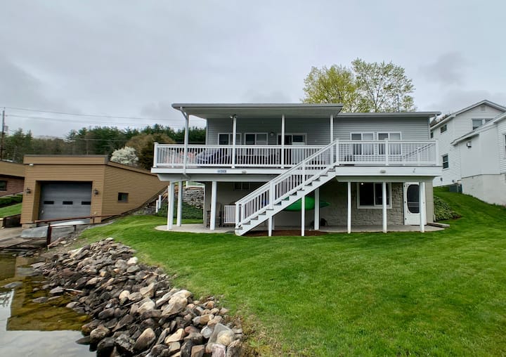 GG's Waterfront Lake House Cottages for Rent in Pulteney, New York