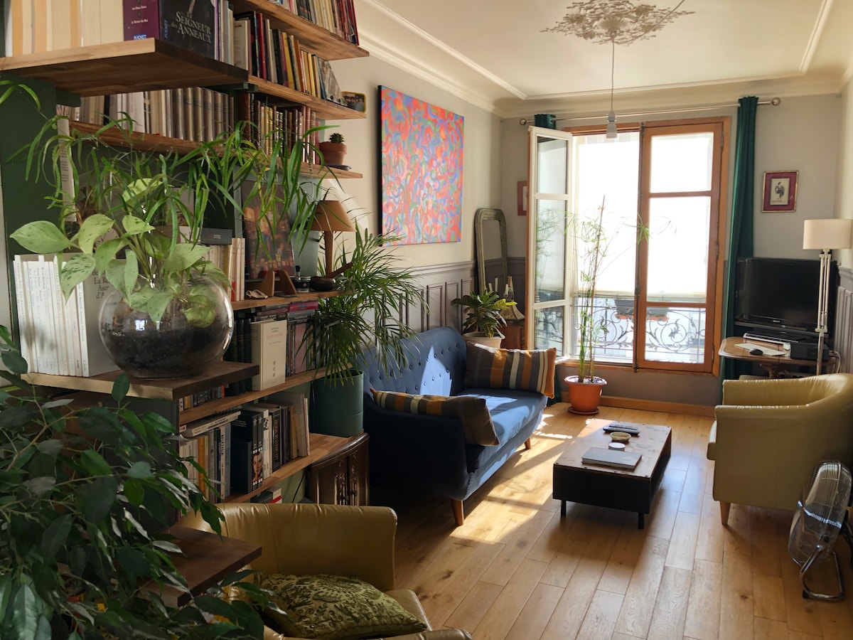 Popular Airbnb listing: APPARTEMENT REPUBLIQUE/CANAL ST MARTIN/POPINCOURT in Paris 11e Arrondissement