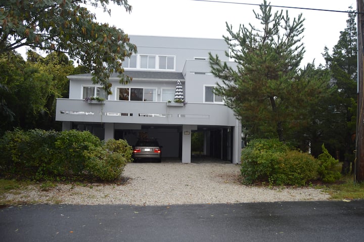 207 Lincoln Ave