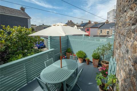 Georgian Penthouse - Private terrace & parking