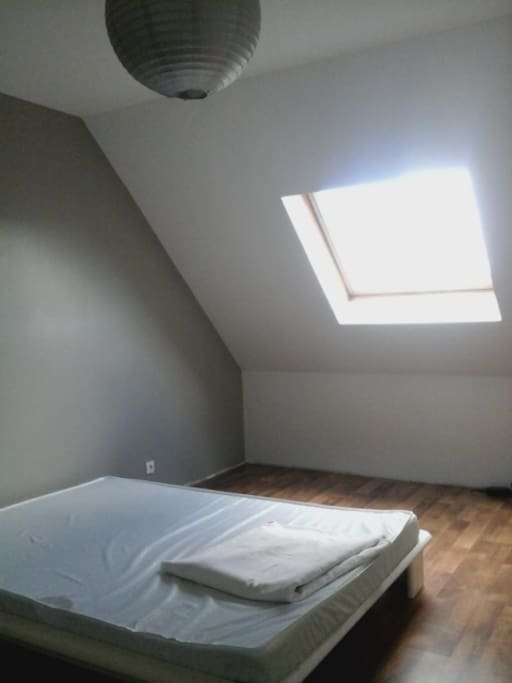 chambre lit double à l'étage