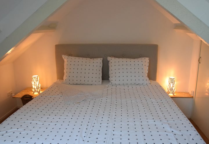 Sakafu ya dari ya chumba cha kulala