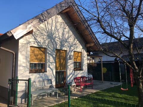 "Knusperhaus" with garden in central destination