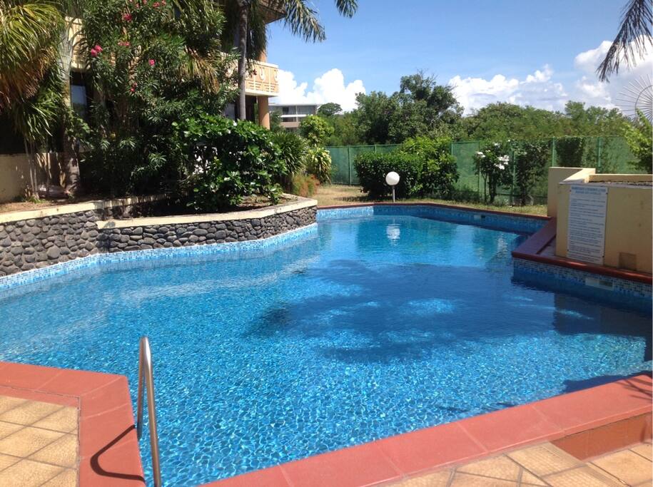 La piscine vous attend pour vous relaxer !