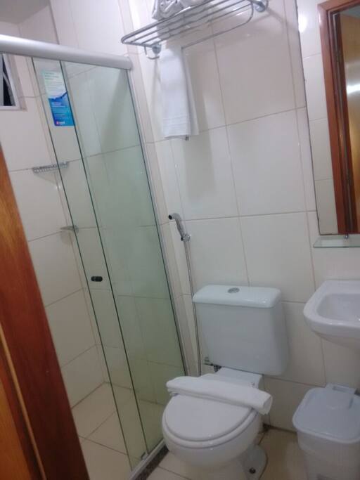 Banheiro com chuveiro quente