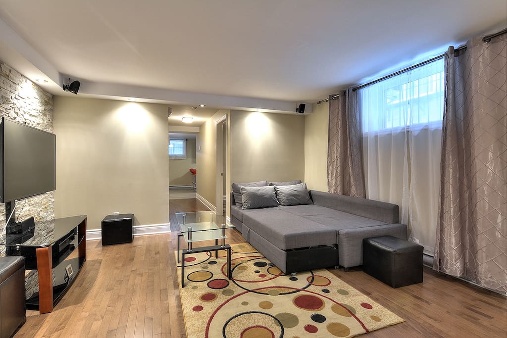 Sofa converts to sofabed