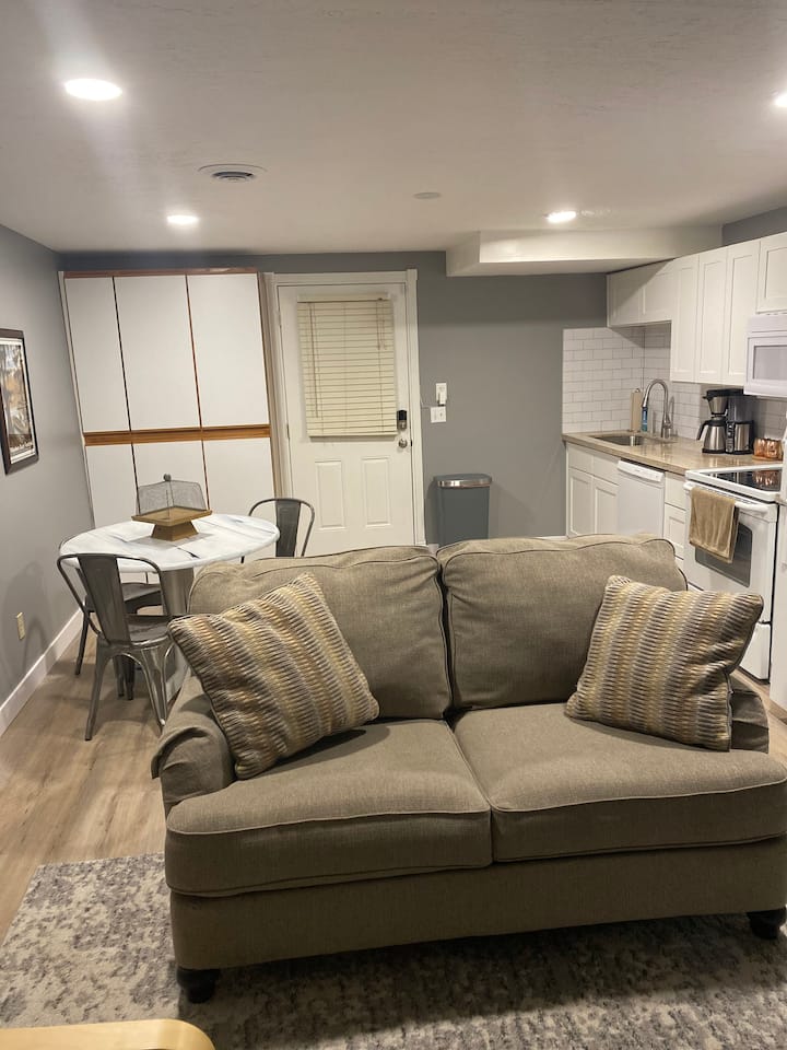 Gorgeous Apartment With Hot Tub Near Ski Resorts. - South Jordan, UT