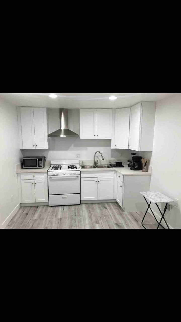 North Hollywood, Los Angeles Guest House Rentals Guest Houses and