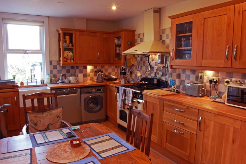 Kitchen and breakfast room.