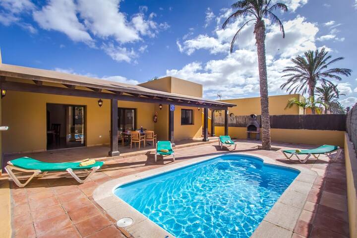 3.2 OHANA GUESTHOUSE, SHARED ROOM 6 BUNK BEDS