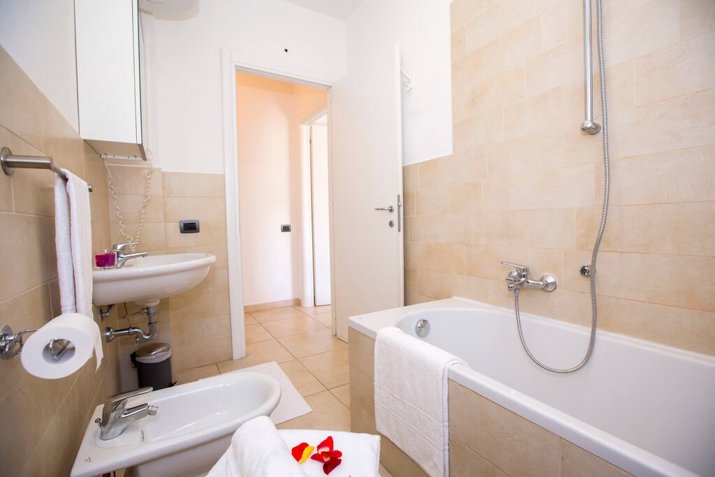 Tub with a overhead shower