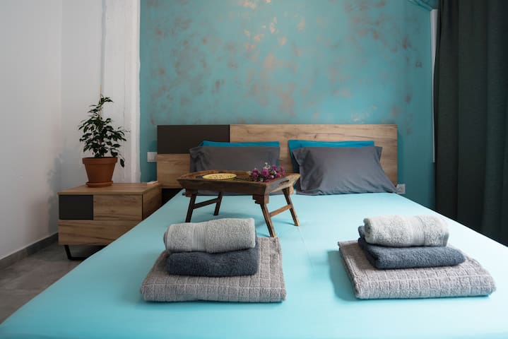 Spacious/2 bedroom/short walk to Acropolis ♥Athens